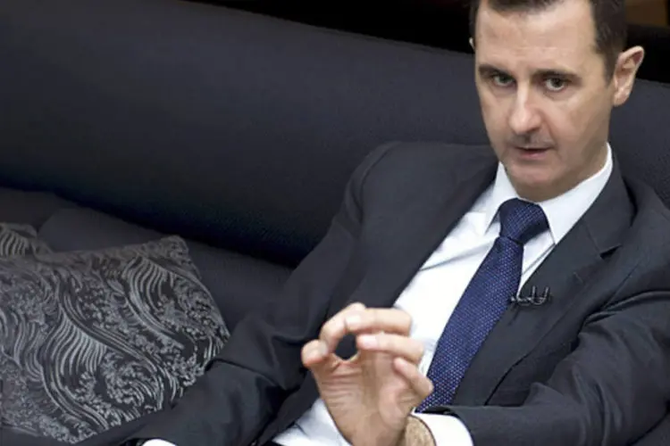 Presidente da Síria, Bashar al-Assad, fala durante entrevista a um jornal alemão, em Damasco, nesta foto divulgada pela agência de notícias estatal SANA (SANA/Divulgação via Reuters)