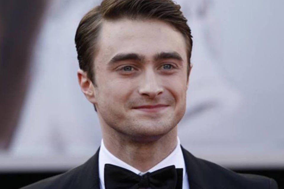 Daniel Radcliffe prova talento dramático em palco londrino
