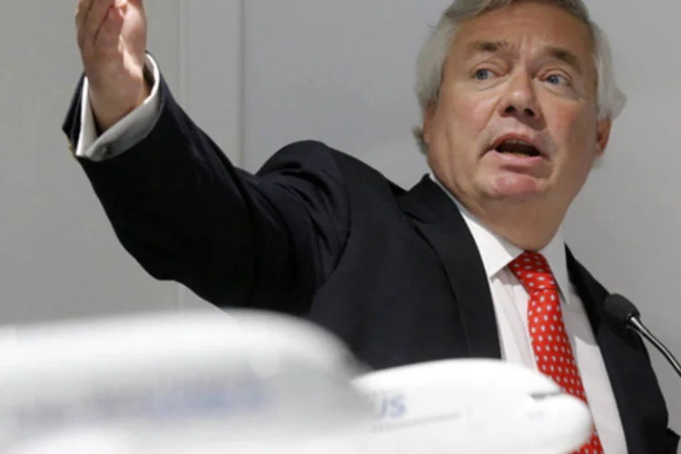 Vice-presidente de vendas da Airbus, John Leahy, durante coletiva de imprensa na 50ª edição do Paris Air Show, no aeroporto Le Bourget (Pascal Rossignol/Reuters)