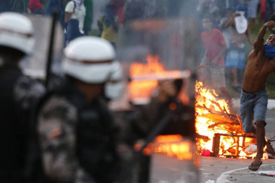 Manifestantes e PM entram em conflito em Salvador