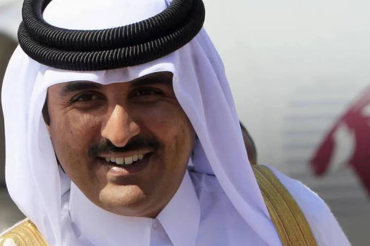 Príncipe xeique Tamim Bin Hamad em sua chegada a Cartum, no Sudão (Mohamed Nureldin Abdallah/Reuters)