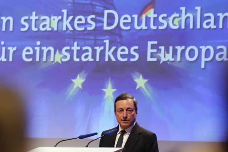 Presidente do Banco Central Europeu (BCE), Mario Draghi, discursa durante conferência econômica organizada pleo partido conservador União Democrata-Cristã em Berlim (Fabrizio Bensch/Reuters)