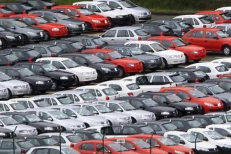 
	Carros novos estacionados em p&aacute;tio da f&aacute;brica da Volkswagen em S&atilde;o Bernardo do Campo, S&atilde;o Paulo
 (Paulo Whitaker)