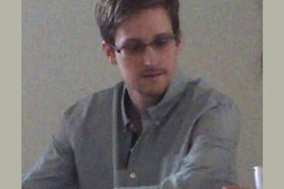 Snowden pede asilo temporário na Rússia