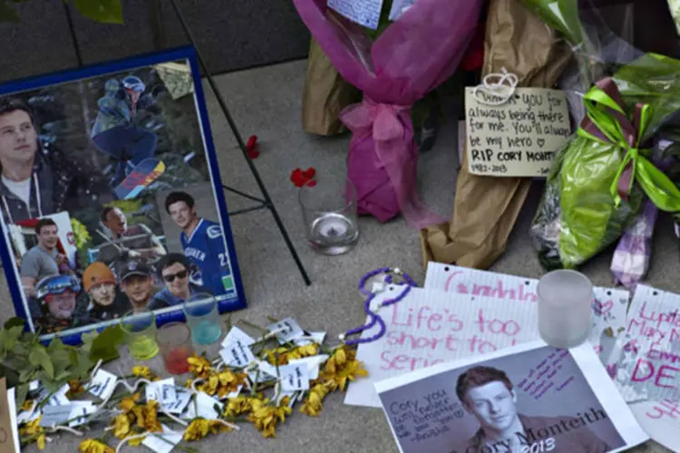 Memorial para o ator canadense Cory Monteith no Hotel Fairmont Pacific Rim, em Vancouver (Andy Clark/Reuters)