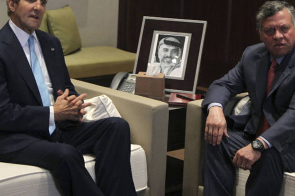Árabes apoiam Kerry na retomada de diálogo com Israel