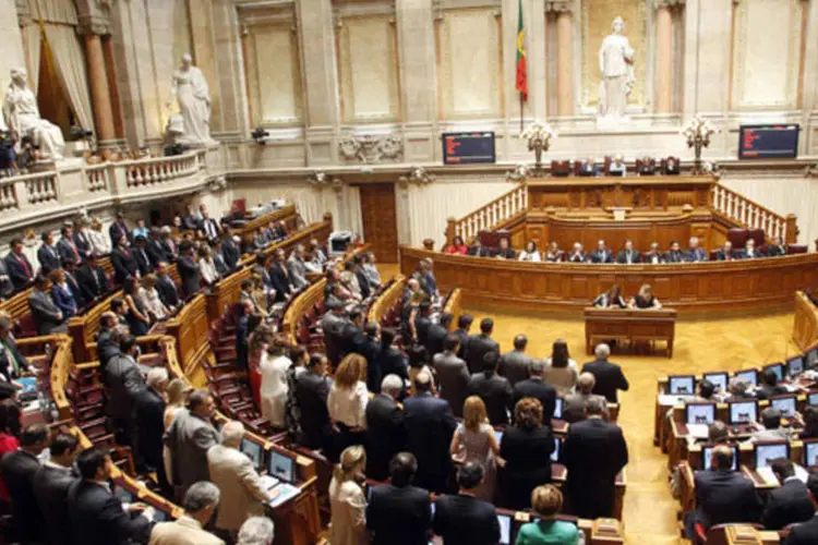 Deputados votam a moção de desconfiança no Parlamento português, em Lisboa (Hugo Correia/Reuters)