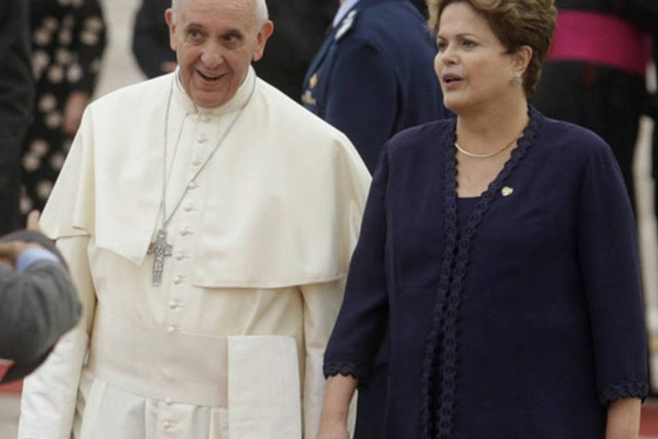 Papa Francisco é recebido por Dilma no Rio