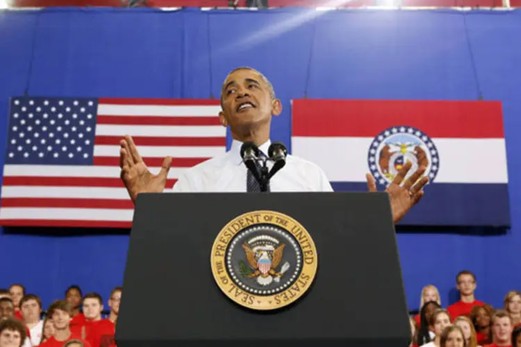 Presidente dos Estados Unidos, Barack Obama, discursa sobre a economia americana durante viagem para a Universidade Central do Missouri em Warrenburg (Kevin Lamarque/Reuters)