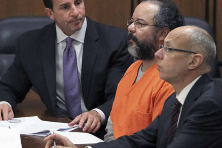 Ariel Castro, 53, escuta a sua sentença em um tribunal de Cleveland, Ohio (Aaron Josefczyk)