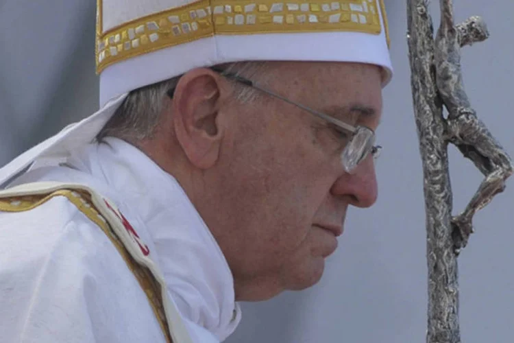 
	Papa Francisco: Francisco tamb&eacute;m pediu aos fieis que rezem e &quot;encontrem o valor e a humildade para abrir-se aos demais e pedir-lhes ajuda&quot; em momentos de crise
 (Luca Zennaro/Reuters)