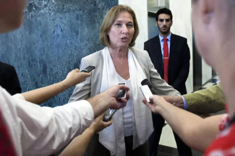 Ministro da Justiça de Israel, Tzipi Livni conversa com jornalista no hall de entrada das Nações Unidas, em Nova York (Carlo Allegri/Reuters)