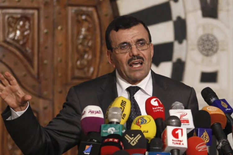 Primeiro-ministro da Tunísia, Ali Larayedh, discursa durante conferencia de imprensa em Túnis (Zoubeir Souissi/Reuters)