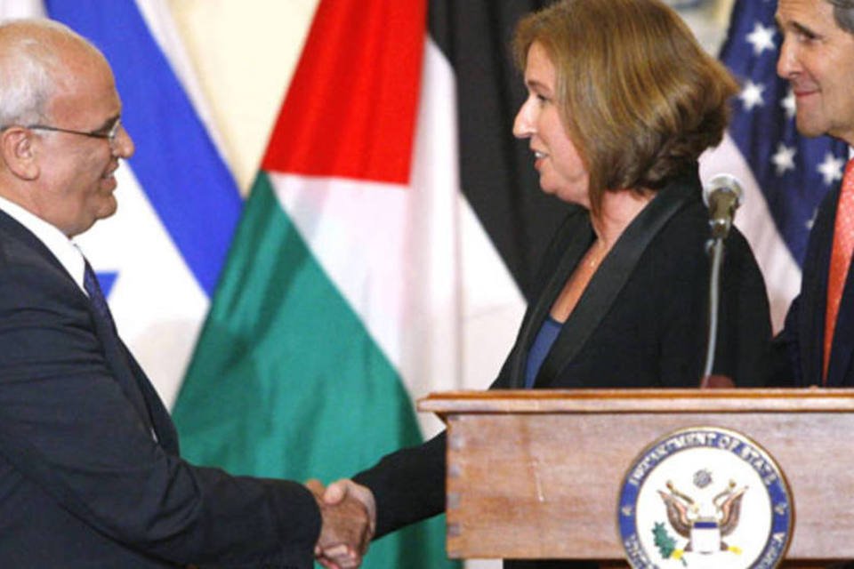Israelenses e palestinos fecham 2013 com paz pendente
