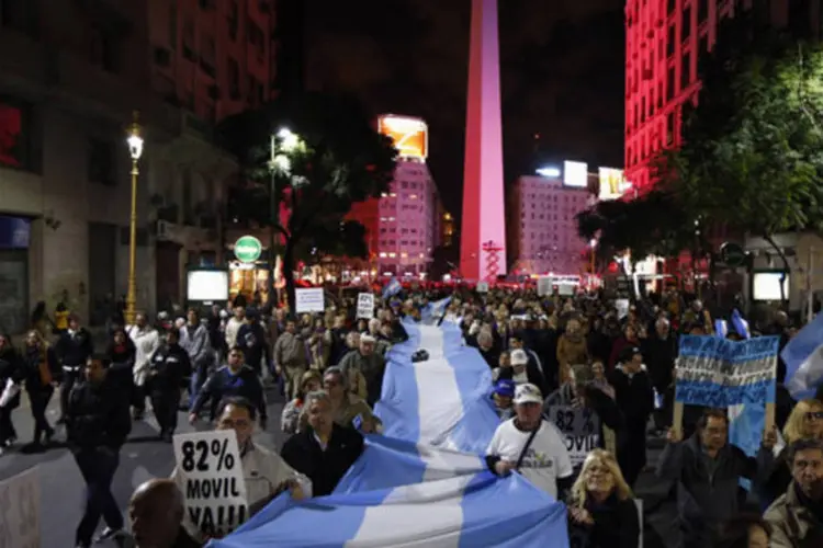 Manifestantes realizam panelaço contra o governo de Cristina Kirchner em Buenos Aires, na Argentina (Marcos Brindicci)