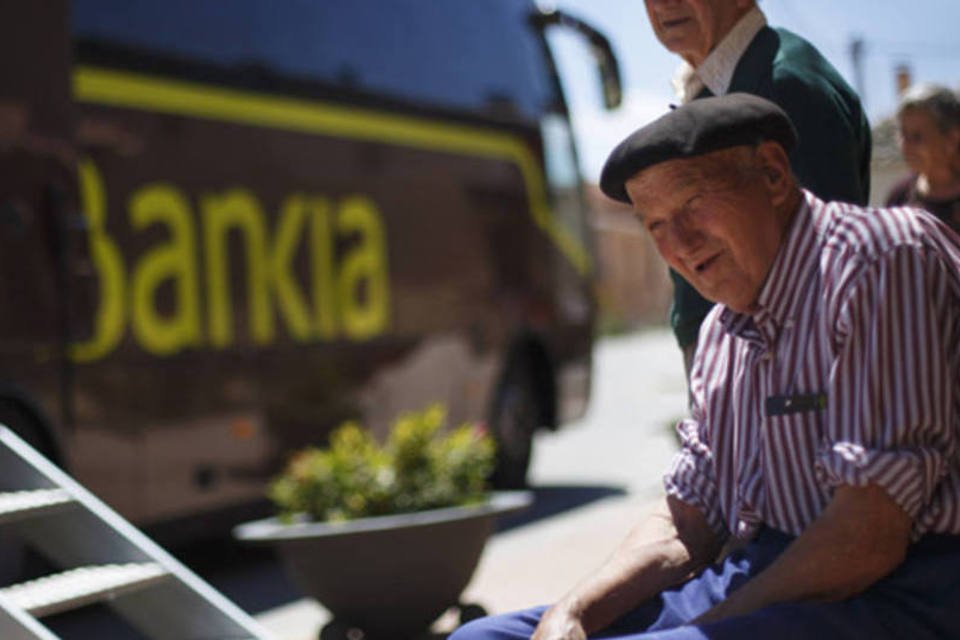 Aposentados na vila de Corral de Ayllon, no centro da Espanha: país está sendo pressionado pela União Europeia para reformar o seu sistema de pensão (Sergio Perez/Reuters)