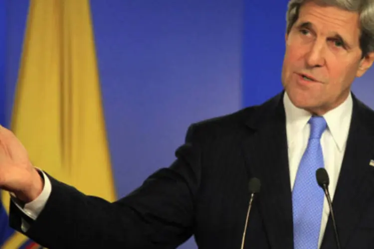 
	John Kerry discursa em visita &agrave; Col&ocirc;mbia: &quot;tudo que aconteceu respeitou a Constitui&ccedil;&atilde;o e as leis&quot;, disse
 (Jose Miguel Gomez/Reuters)
