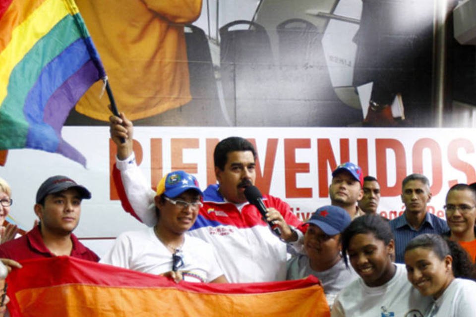 Acusações homofóbicas marcam disputa na Venezuela