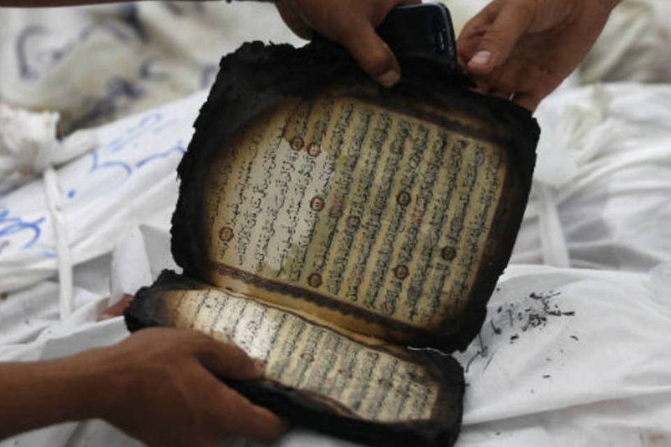 Pessoas refugiadas em mesquita no Cairo são detidas