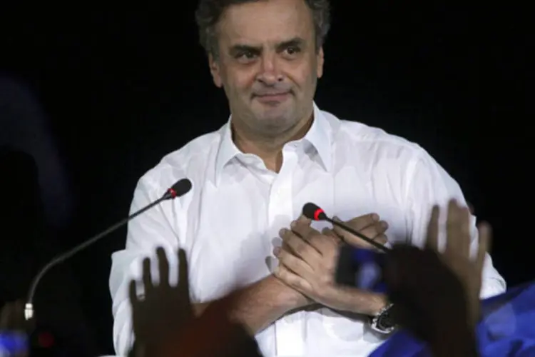 Aécio Neves gesticula durante convenção do PSDB em Brasília: senador é um dos prováveis candidatos às eleições de 2014 (Ueslei Marcelino/Reuters)