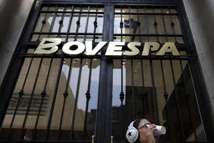 
	Pr&eacute;dio da Bovespa, em S&atilde;o Paulo: &agrave;s 11h05, o Ibovespa subia 0,27%, aos 47.404,67 pontos
 (Nacho Doce/Reuters)