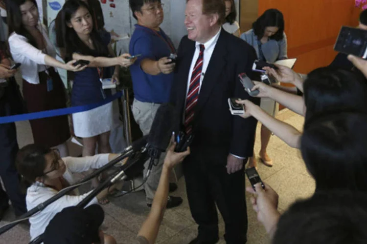Enviado especial para questões de direitos humanos na Coreia do Norte, Robert King, conversa com a imprensa em Seul, Coréia do Sul (Kim Hong-Ji/Reuters)