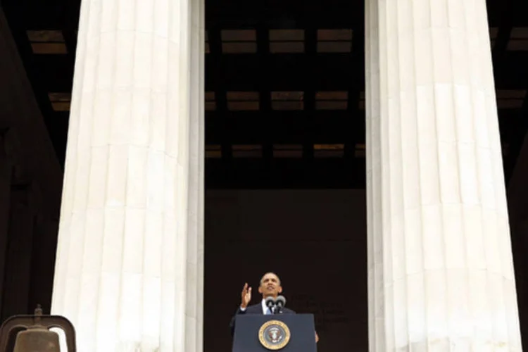 Presidente Barack Obama discursa no Lincoln Memorial durante as comemorações do 50º aniversário da Marcha de Washington, que teve o famoso discurso de Martin Luther King Jr. (Kevin Lamarque/Reuters)