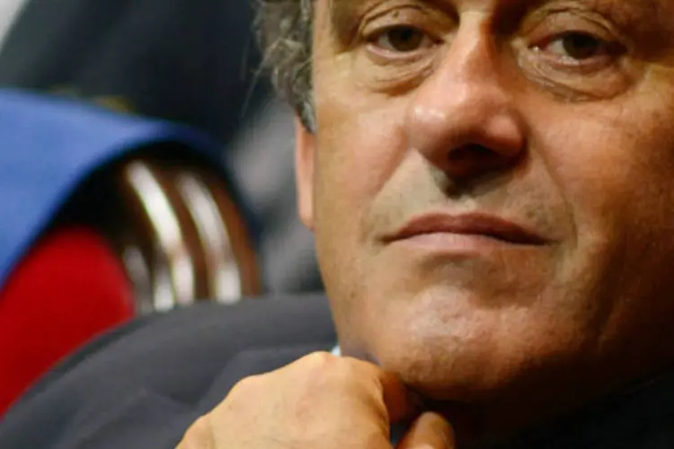 
	O presidente da Uefa, Michel Platini: &quot;ningu&eacute;m deve ter d&uacute;vidas da minha determina&ccedil;&atilde;o para alcan&ccedil;ar este objetivo&quot;
 (Jean Pierre Amet/Reuters)