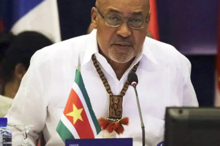 Desi Bouterse, presidente do Suriname, discursa durante uma sessão de trabalhos da Unasul, em Paramaribo  (Ranu Abhelakh/Reuters)