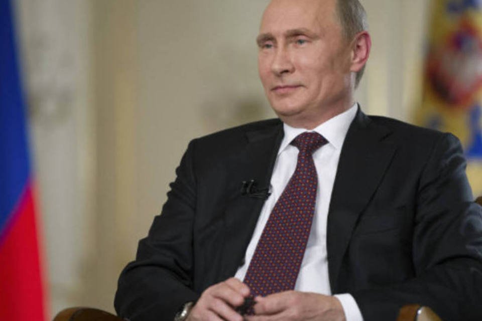 Putin diz que a Rússia suspendeu provisão de mísseis à Síria