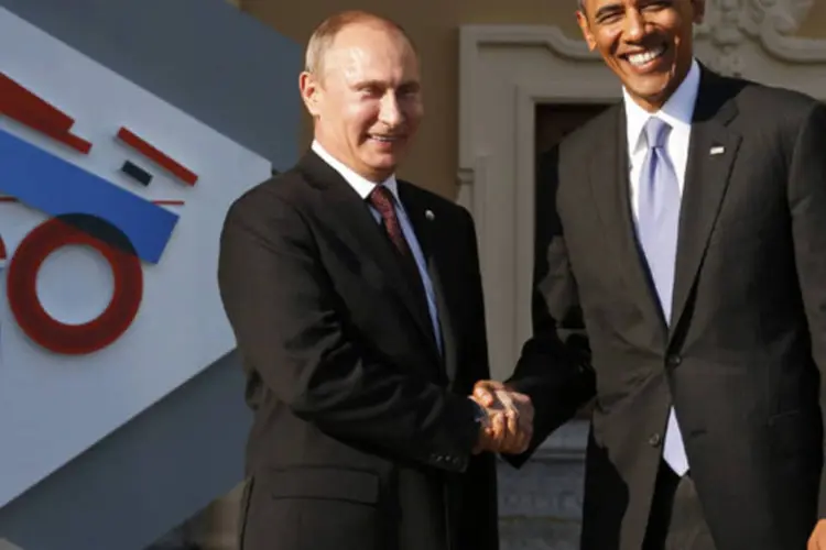 Barack Obama recebe cumprimentos do Presidente da Rússia, Vladimir Putin durante cerimônia oficial de boas-vindas do G-20 (Grigory Dukor/Reuters)