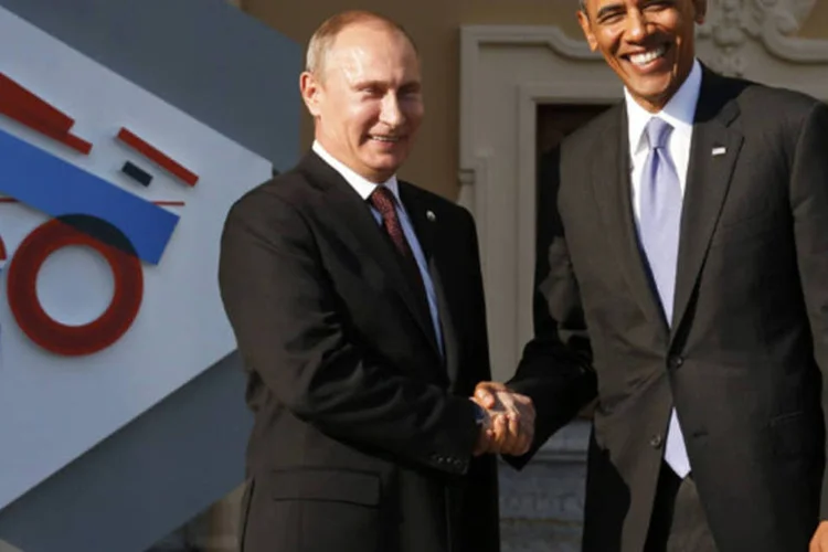 Barack Obama recebe cumprimentos do Presidente da Rússia, Vladimir Putin durante cerimônia oficial de boas-vindas do G-20 (Grigory Dukor/Reuters)