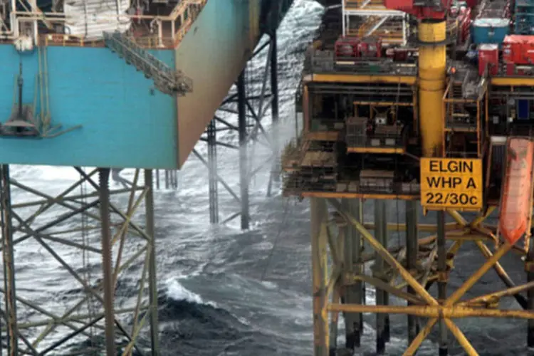 
	Plataforma Elgin no Mar do Norte, da petrol&iacute;fera Total: flu&iacute;do corrosivo&nbsp;provocou o pior vazamento de g&aacute;s no Mar do Norte em 20 anos
 (TOTAL-ELGIN/Reuters/Total E&P/Divulgação)