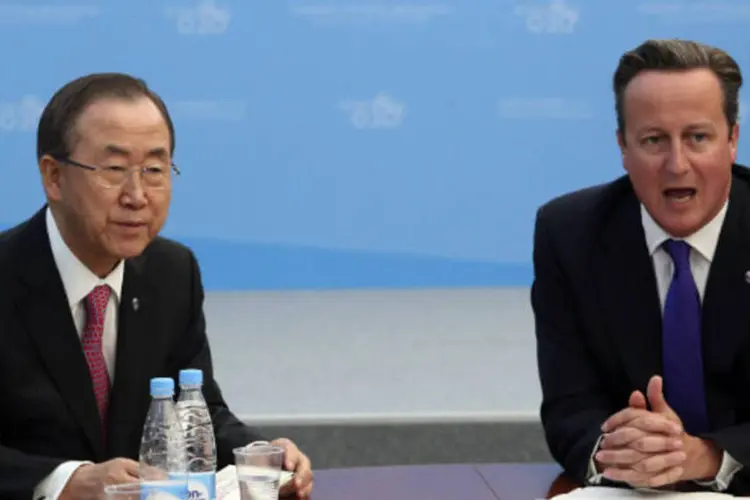 
	Ban Ki-Moon e David Cameron no G20: Ban apelou para que as pot&ecirc;ncias mundiais ponham de lado as suas diverg&ecirc;ncias sobre o conflito s&iacute;rio e tentem atuar com o objetivo de ajudar os civis do pa&iacute;s
 (Sergei Karpukhin/Reuters)
