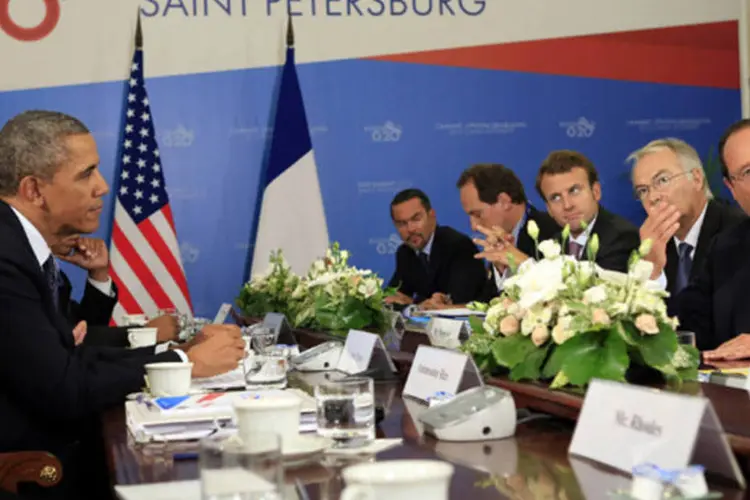 Barack Obama se encontra com o presidente francês, François Hollande, durante uma reunião da cúpula do G20 em São Petersburgo (Kevin Lamarque/Reuters)