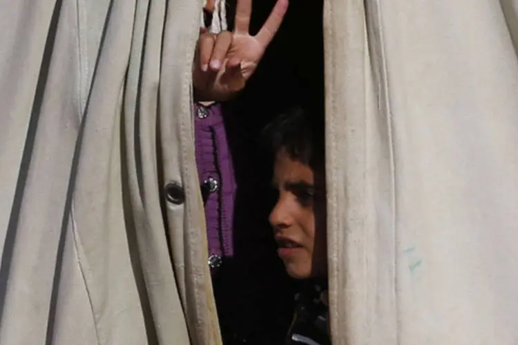
	Crian&ccedil;a refugiada em uma tenda no campo de refugiado em Bekaa, pr&oacute;ximo a fronteira s&iacute;ria com o L&iacute;bano: o pa&iacute;s com a maior quantidade de crian&ccedil;as s&iacute;rias refugiadas &eacute; o L&iacute;bano
 (Jamal Saidi/Reuters)