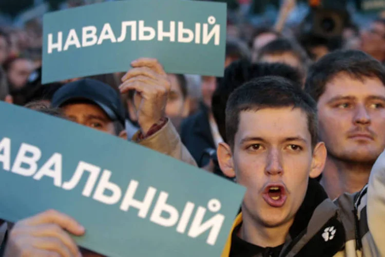 Seguidores do líder oposicionista Alexei Navalny participam de uma manifestação em Moscou após suporta fraude eleitoral (Tatyana Makeyeva/Reuters)