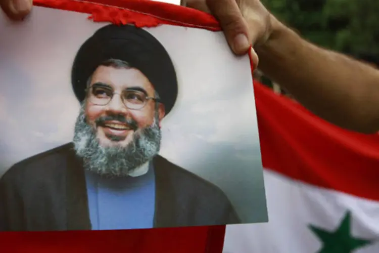 Imagem do líder do Hezbollah, Sayyed Hassan Nasrallah, durante um protesto em favor do governo de Bashar al-Assad (Anis Mili/Reuters)