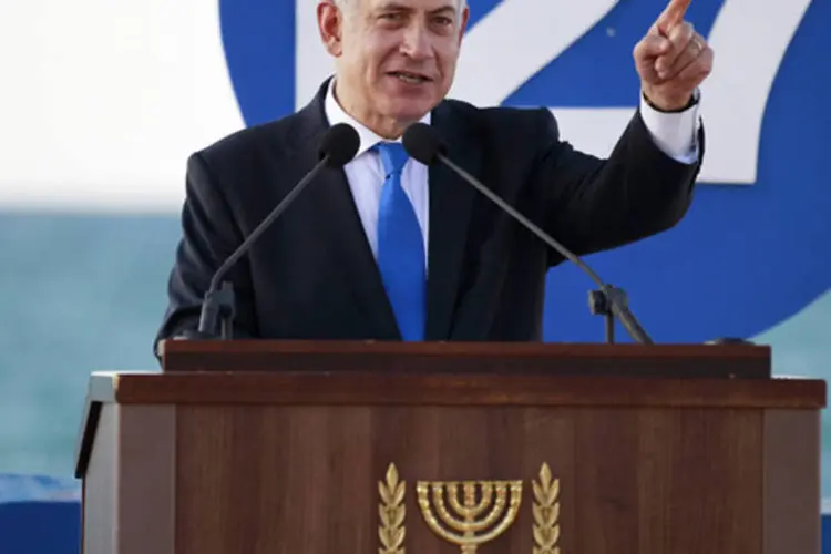 Primeiro-ministro de Israel, Benjamin Netanyahu, discursa durante uma cerimônia de graduação de oficiais navais na cidade de Haifa (Baz Ratner/Reuters)