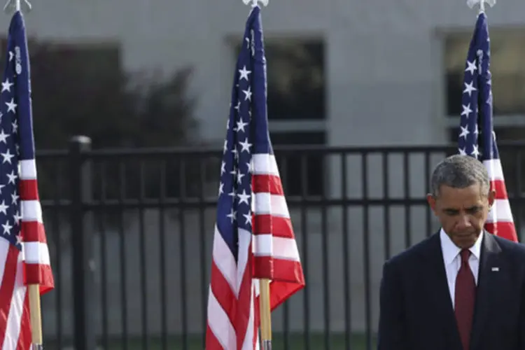 Presidente norte-americano Barack Obama é visto em prece durante homenagem a vítimas do ataque terrorista de 11 de Setembro de 2001, em Washington (Gary Cameron/Reuters)