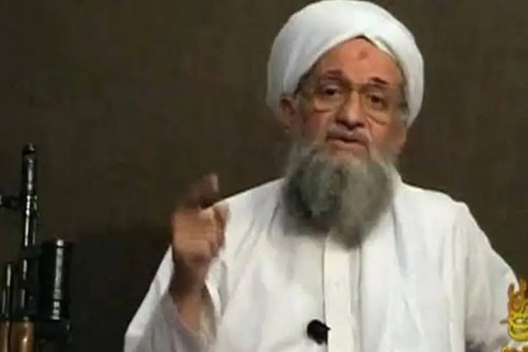 Líder da Al Qaeda, Ayman al-Zawahri: de acordo com um relatório da polícia, o grupo segue a al-Qaeda e tem sido ativo em Bangladesh desde 2008 (Social Media Website via Reuters TV)