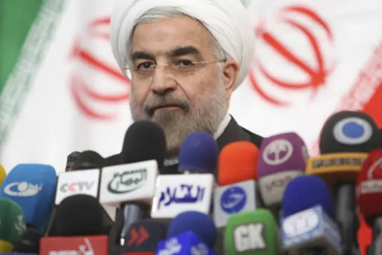 
	Presidente do Ir&atilde;, Hassan Rouhani, fala durante coletiva de imprensa coletiva de imprensa em Teer&atilde;
 (Fars News/Majid Hagdost/Reuters)