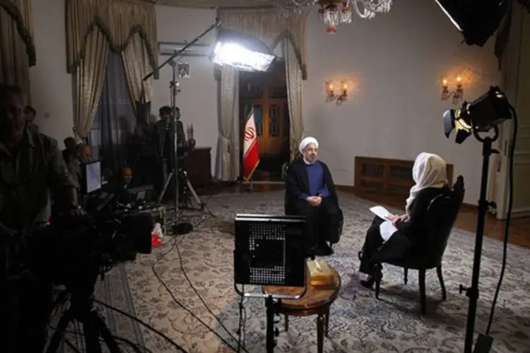 
	Presidente Hassan Rouhani, do Ir&atilde;, durante entrevista com a jornalista Ann Curry, da rede americana NBC, em Teer&atilde;
 (President.ir/Divulgação via Reuters)
