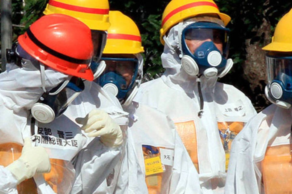 Operários da usina de Fukushima são atingidos por radiação
