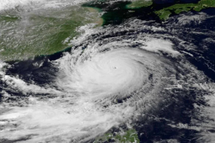 
	Tuf&atilde;o: &nbsp;tempestades desse tipo s&oacute; ocorrem &quot;uma vez por d&eacute;cada&quot;, e que esse &eacute; o ciclone mais intenso a se aproximar do Jap&atilde;o desde outubro de 2004
 (NOAA/Handout/Reuters)