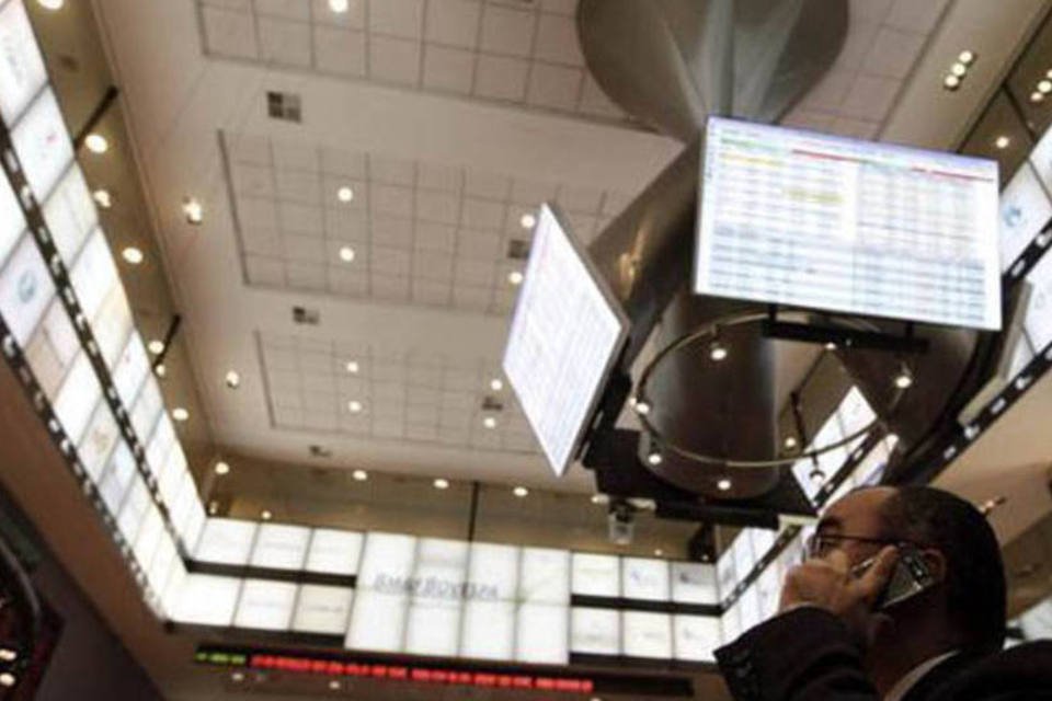 Bovespa fecha em queda pressionado por incertezas políticas