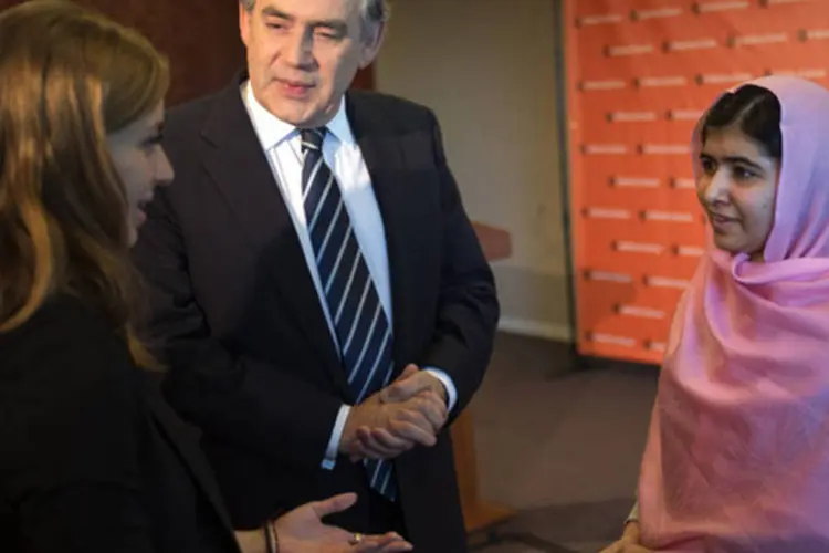 Gordon Brown, enviado especial da ONU para a educação, com a paquistanesa Malala Yousafzai (Adrees Latif/Reuters)