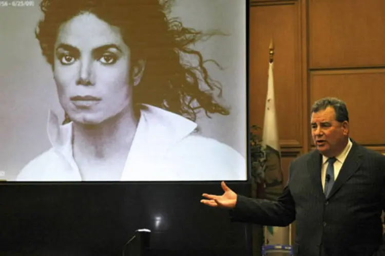 Brian Panish, advogado da família de Michael Jackson, apresenta seus argumentos finais para um tribunal lotado em Los Angeles (Al Seib/Reuters)