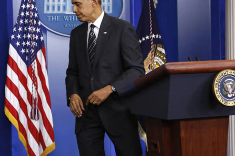 Barack Obama, presidente dos EUA, chega para uma entrevista coletiva sobre orçamento federal e relações com o Irã, em Washington (Kevin Lamarque/Reuters)