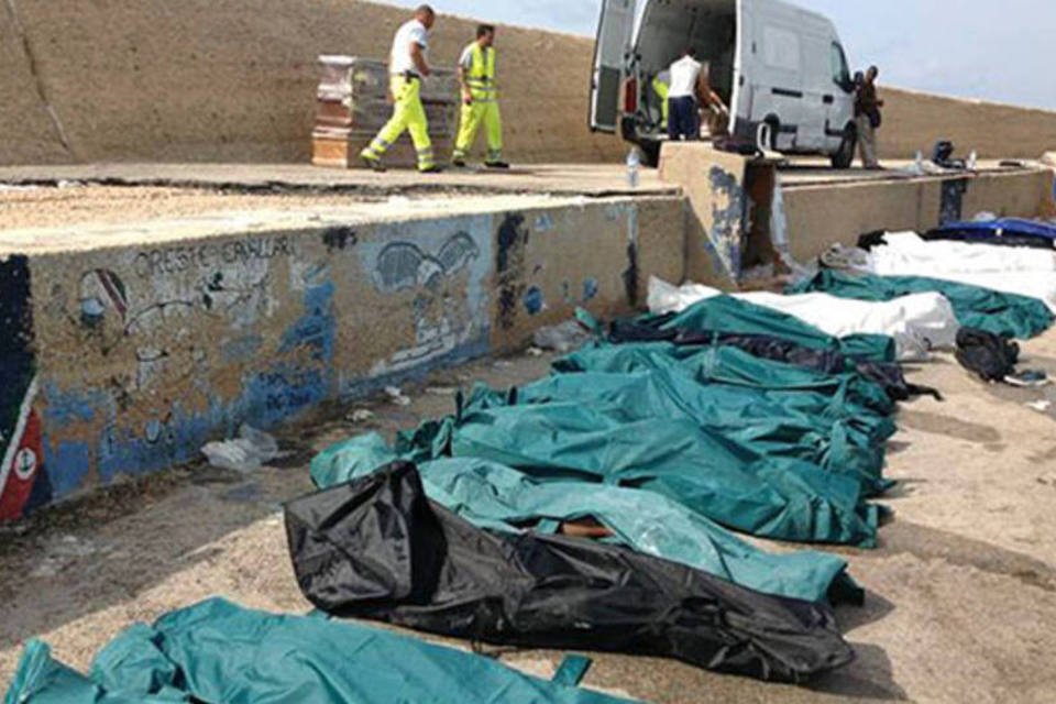 82 morrem em naufrágio de barco com imigrantes na Sicília